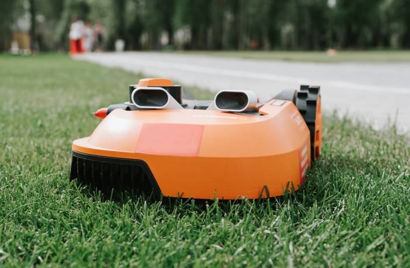 grass futuristic robot roller cutter lawnmower lawn mower robotic technology t20 Bmwwjx